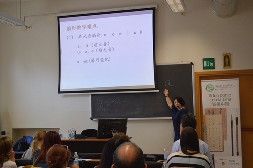 李小丽教授示范语音教学方法