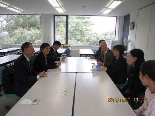代表团与广岛修道大学国际处及我校交换生座谈