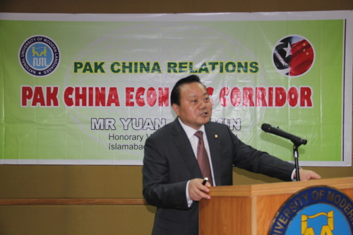 袁建民先生为老师们做了精彩的报告