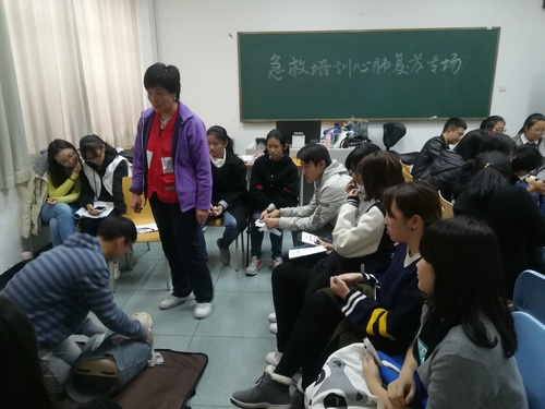 急救培训心肺复苏专场的现场2 急救培训心肺复苏专场的现场2