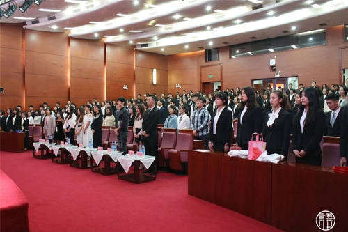 1全体起立奏校歌 1全体起立奏校歌