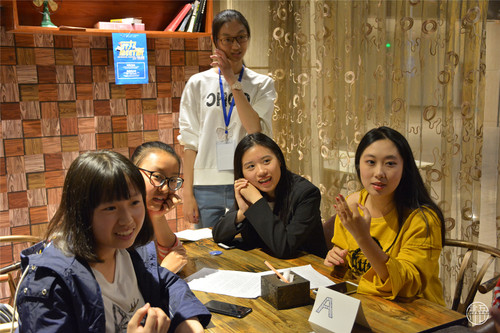 第一个游戏”你言我猜“ 第一个游戏”你言我猜“