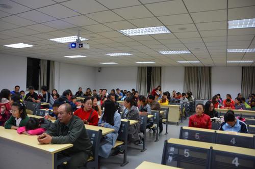 1参与对接大会的有志愿者家长和孩子 1参与对接大会的有志愿者家长和孩子