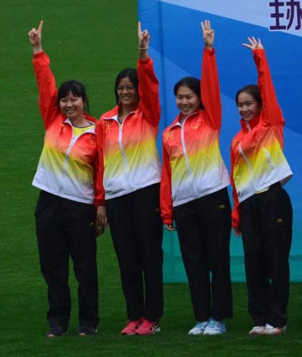 2 曾银霞、危欢、巨爽、许慧4_100米第二名 2 曾银霞、危欢、巨爽、许慧4_100米第二名