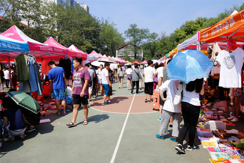 顾客们热情高涨 顾客们热情高涨