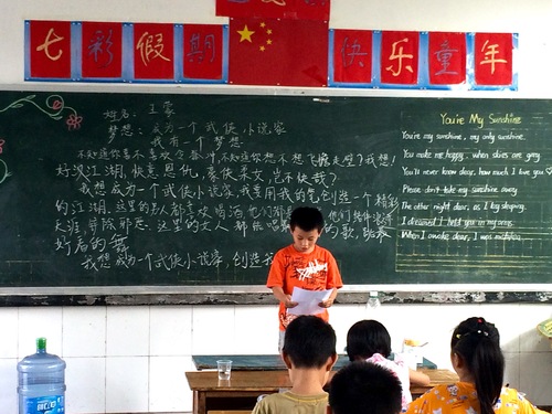 3 宜宾孩子上台朗读文章 3 宜宾孩子上台朗读文章