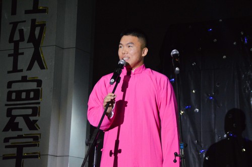 3 相声社成员表演相声《三打白骨精》 3 相声社成员表演相声《三打白骨精》