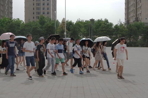 1 志愿者了解场地情况 1 志愿者了解场地情况