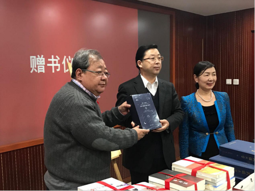 (发北语新闻通稿)刘利校长出席“中外作家交流营”启动仪式暨“多民族文学外译与传播”座谈会1596 (发北语新闻通稿)刘利校长出席“中外作家交流营”启动仪式暨“多民族文学外译与传播”座谈会1596