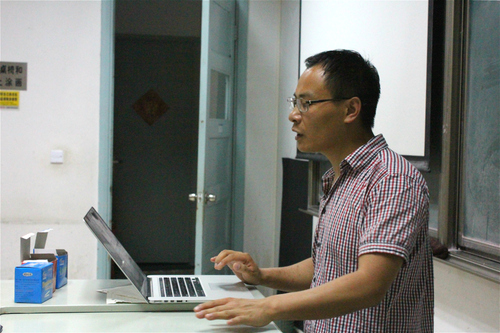 2 语言科学院助理研究员战立侃博士担任主讲培训 2 语言科学院助理研究员战立侃博士担任主讲培训