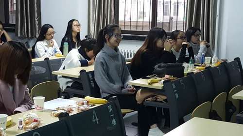 认真听讲的同学 认真听讲的同学