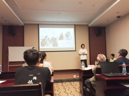 负责人郑丹丹进行展示 负责人郑丹丹进行展示