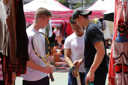 留学生挑选商品 留学生挑选商品