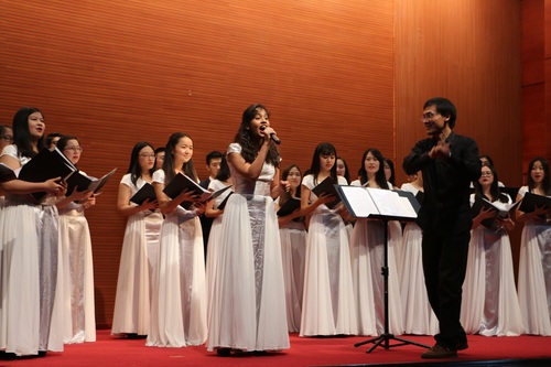 2 周强老师指导合唱 2 周强老师指导合唱