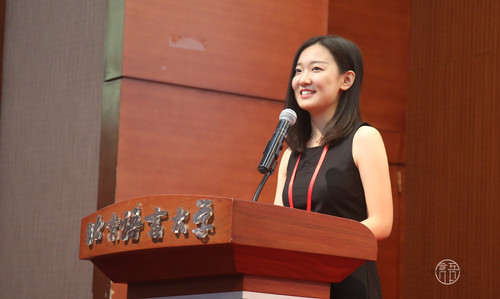 主席蔡芊芊发言 主席蔡芊芊发言