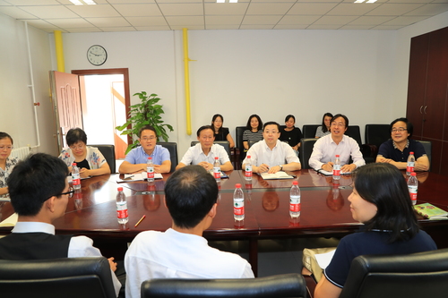 刘校长与外国语学部教师代表座谈 刘校长与外国语学部教师代表座谈