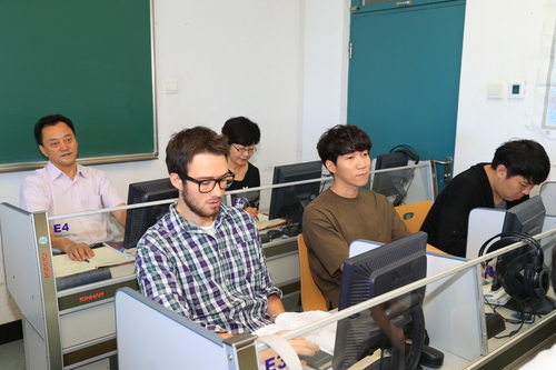 倪书记在汉语学院听课 倪书记在汉语学院听课