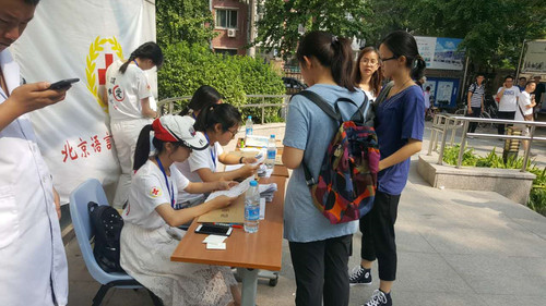 2 新生有序进行体检 2 新生有序进行体检