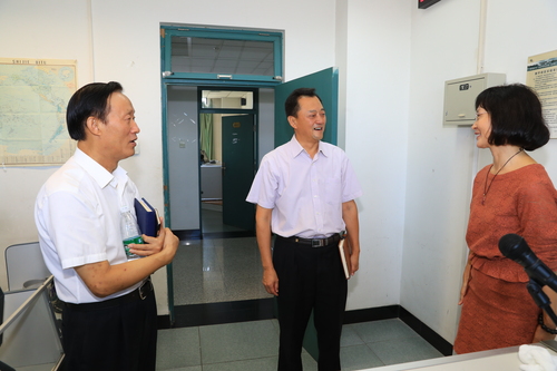 倪书记与张淑贤老师交流 倪书记与张淑贤老师交流