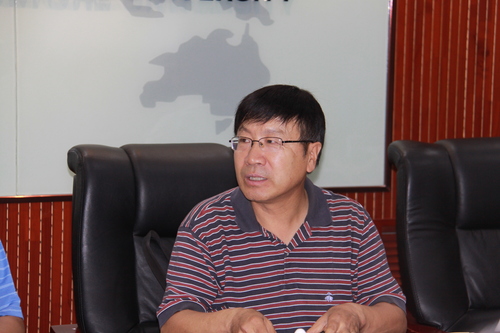 铁铮部长主持会议 铁铮部长主持会议