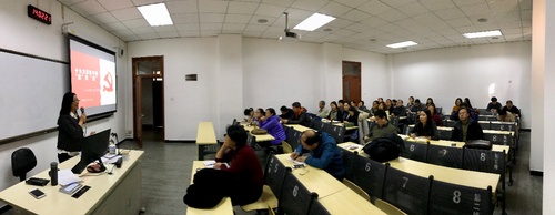 教师们认真听讲 教师们认真听讲