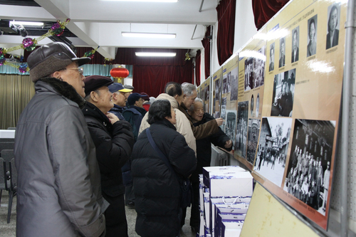 离退休老同志参观“岁月屐痕——北京语言大学老照片展” 离退休老同志参观“岁月屐痕——北京语言大学老照片展”