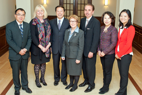 第五届韦伯斯特孔子学院与会代表合影-001 第五届韦伯斯特孔子学院与会代表合影-001