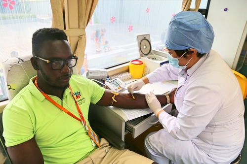 非洲营员献血 非洲营员献血