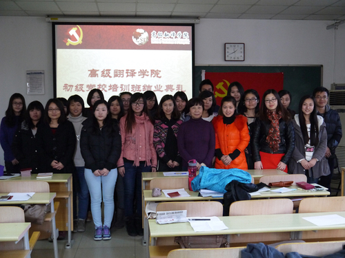 学员们与老师合影 学员们与老师合影