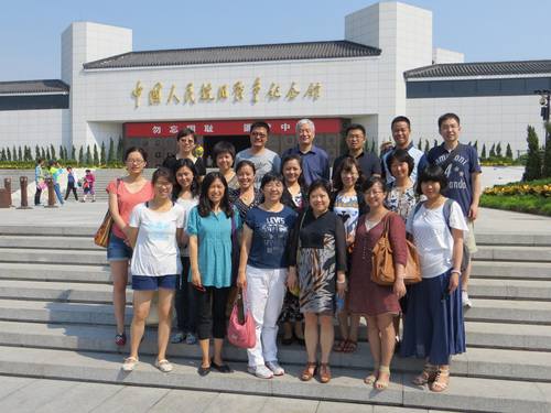 纪念馆前合影 纪念馆前合影