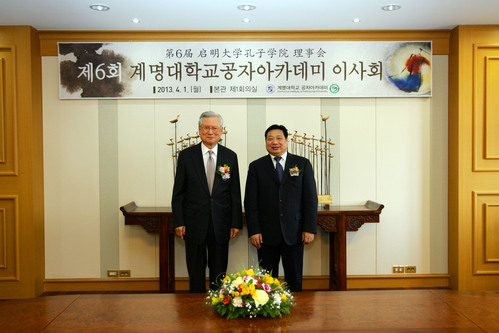 我校李宇明书记和启明大学申一熙校长合影 我校李宇明书记和启明大学申一熙校长合影