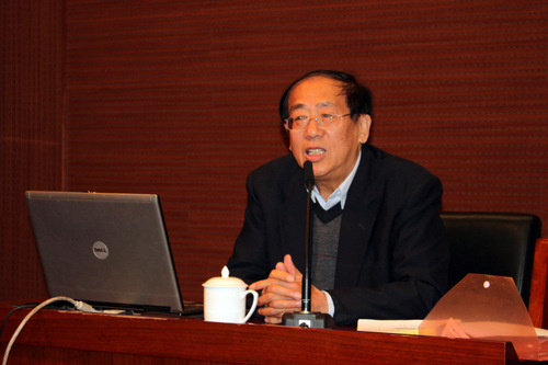 原驻美公使衔参赞钱一呈先生为志愿者剖析美国社会与文化-001 原驻美公使衔参赞钱一呈先生为志愿者剖析美国社会与文化-001