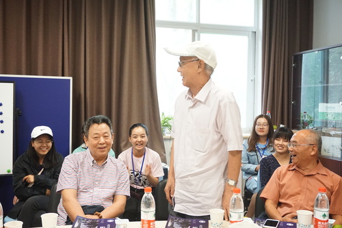 图5校友发言 图5校友发言