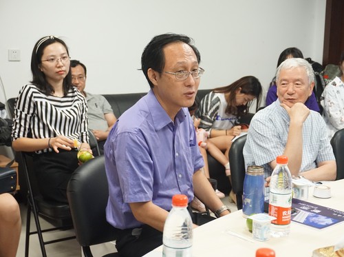 图9校友发言 图9校友发言