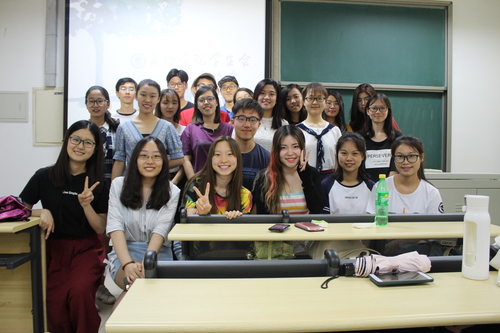 图4.学生会干部合影 图4.学生会干部合影