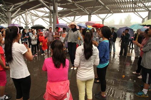 馨月教孩子们跳埃及舞 馨月教孩子们跳埃及舞