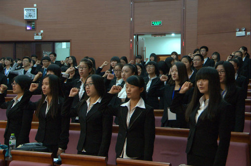 北语志愿服务总队全体成员庄严宣誓 北语志愿服务总队全体成员庄严宣誓