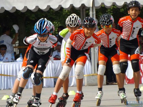 少年组速滑比赛 少年组速滑比赛