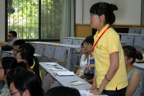 讲座后培训学员向崔教授提问-001 讲座后培训学员向崔教授提问-001