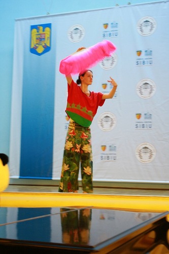 锡比乌孔子学学院表演扇子舞院 锡比乌孔子学学院表演扇子舞院