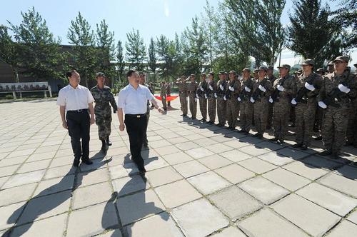 11 阅兵式:校党委李宇明书记检阅军训团 11 阅兵式:校党委李宇明书记检阅军训团