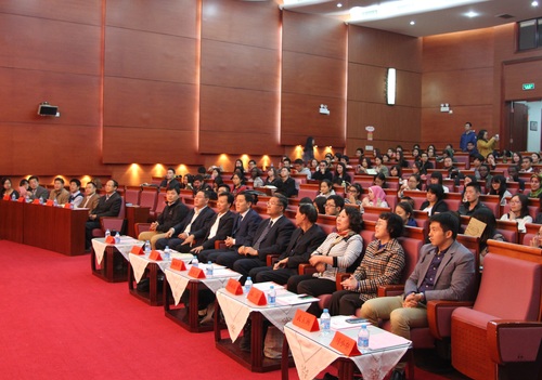 比赛现场座无虚席 比赛现场座无虚席