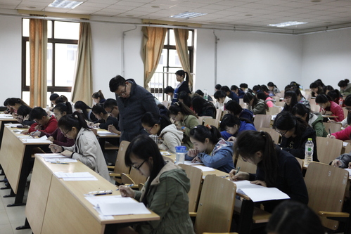 汉办马箭飞副主任考场视察 汉办马箭飞副主任考场视察