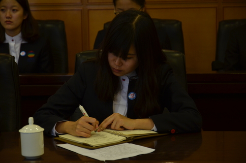 北语APEC领导人会议周志愿者代表龚亚卓发言 北语APEC领导人会议周志愿者代表龚亚卓发言