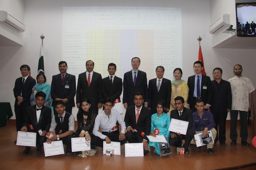 嘉宾、评委和参赛者们的合影 嘉宾、评委和参赛者们的合影