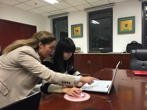 以色列哈姆达博士指导中东学院学生使用学习软件 以色列哈姆达博士指导中东学院学生使用学习软件