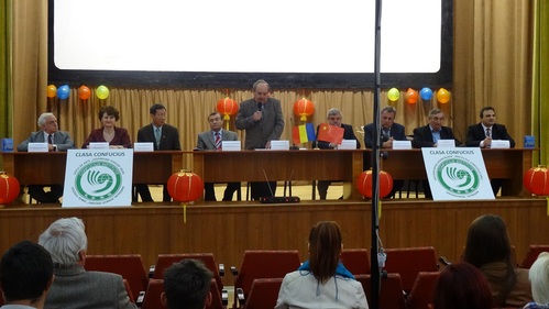 彼得罗沙尼大学校务委员会主席伊利耶•勒斯科林(Ilie RĂSCOLEAN)先生讲话 彼得罗沙尼大学校务委员会主席伊利耶•勒斯科林(Ilie RĂSCOLEAN)先生讲话