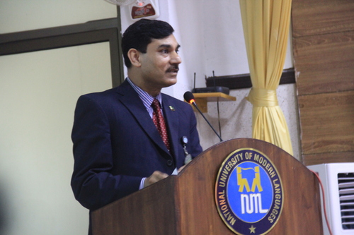 巴基斯坦的副校长贾麦尔先生致欢迎词 巴基斯坦的副校长贾麦尔先生致欢迎词