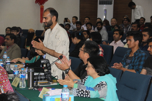 评委席,图为哈希博评委点评 评委席,图为哈希博评委点评