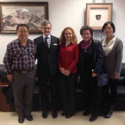 以色列代表团与我校中东学院部分教师合影 以色列代表团与我校中东学院部分教师合影